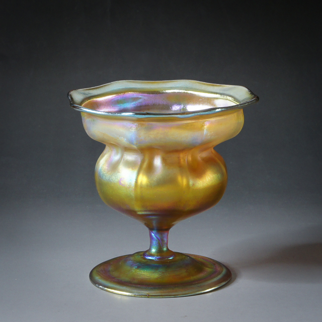 グラスウェア「花形花瓶」