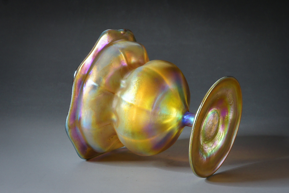 グラスウェア「花形花瓶」