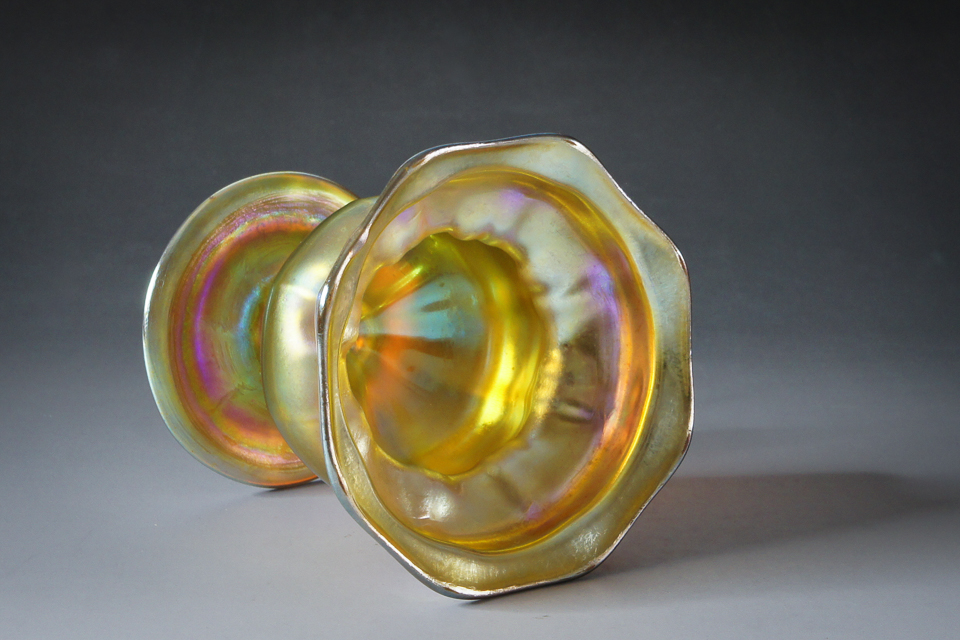 グラスウェア「花形花瓶」