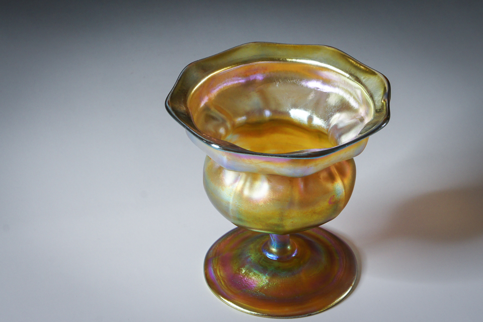 グラスウェア「花形花瓶」