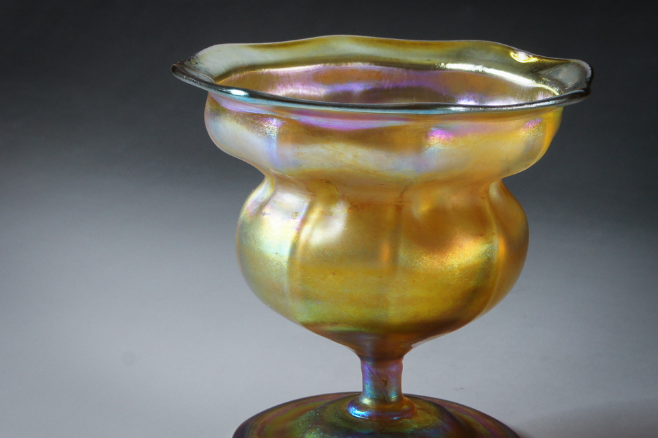 グラスウェア「花形花瓶」