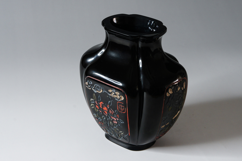 グラスウェア「牡丹文花瓶」