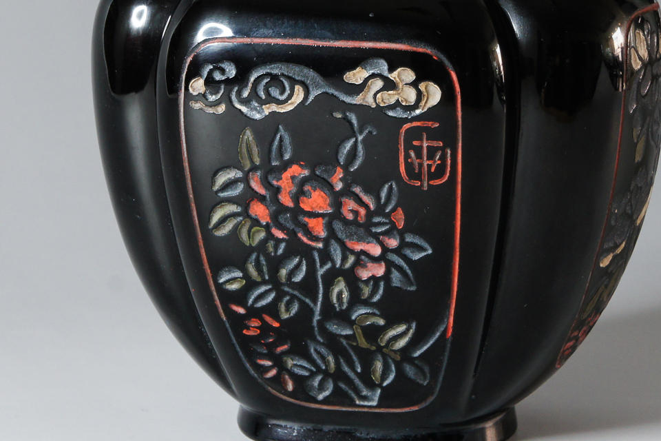 グラスウェア「牡丹文花瓶」