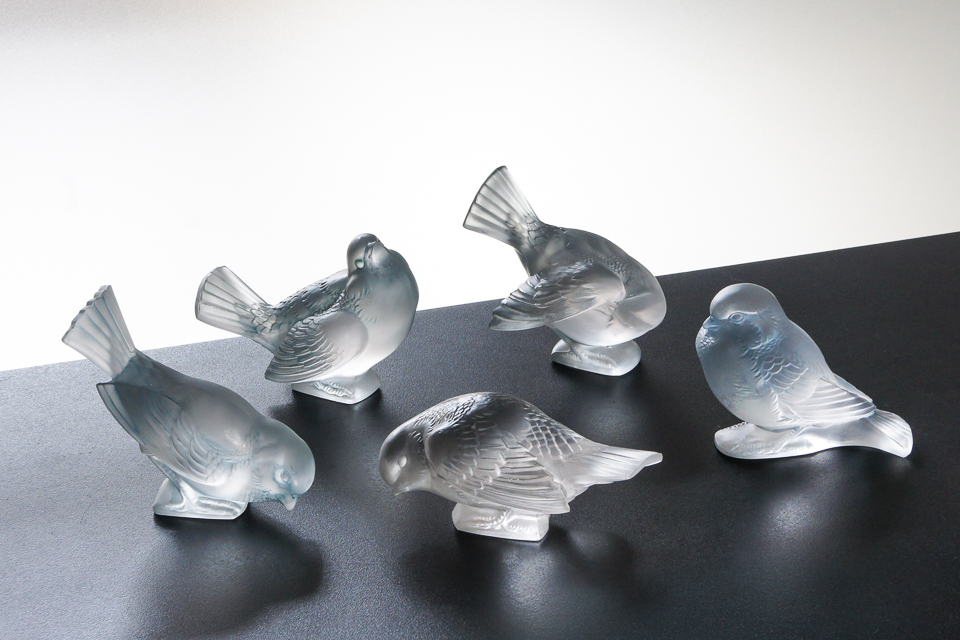 「おどけるスズメ」