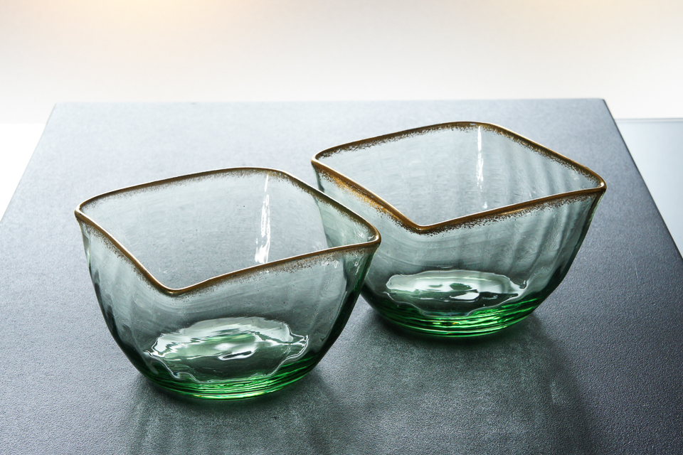 グラスウェア「金彩 緑色ガラス 角鉢 2客組（W 9 ㎝）」