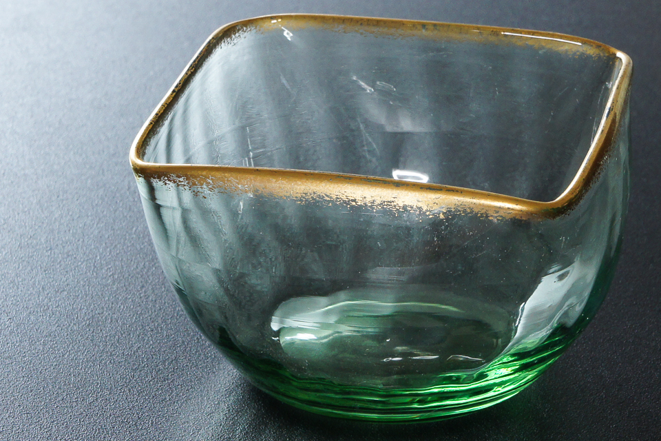 グラスウェア「金彩 緑色ガラス 角鉢 2客組（W 9 ㎝）」