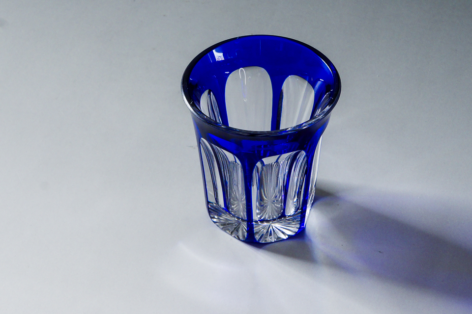 グラスウェア「青被せガラス フラットカット 冷酒杯」