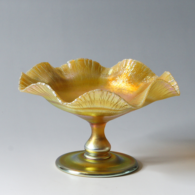 アールヌーヴォー「Wave Rim Compote」