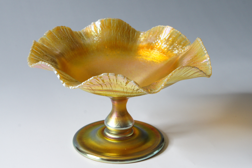 アールヌーヴォー「Wave Rim Compote」