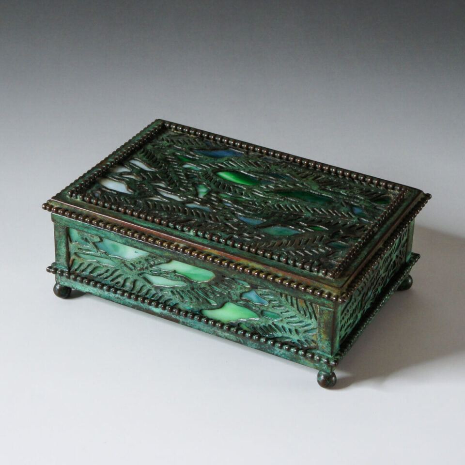 ルイス.C.ティファニー「Stained Glass Jewelry Box」《アンティック