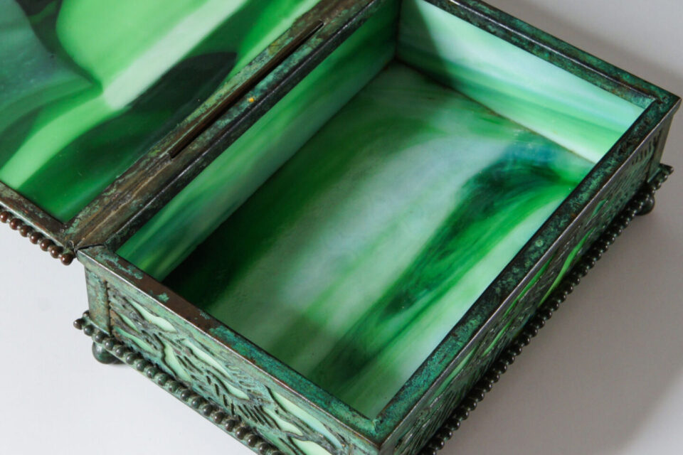 ルイス.C.ティファニー「Stained Glass Jewelry Box」《アンティック