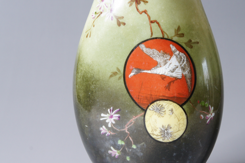 オールドバカラ「窓絵花鳥文花瓶」《アンティックかとう》